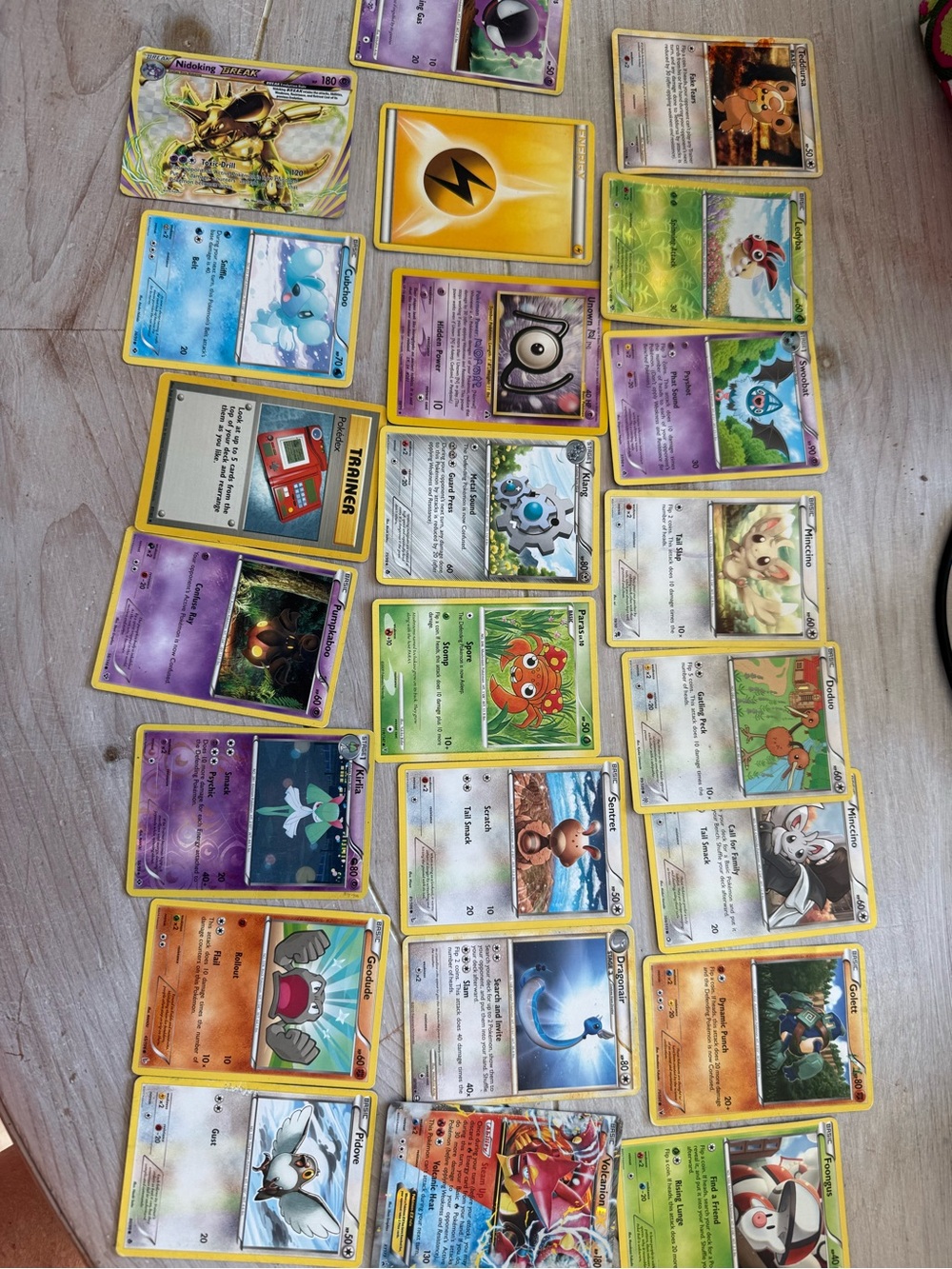 Pokémon Trading Card Game Assortment - Multicolor set of 23